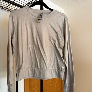 Vuori Heather Gray Long Sleeve Top